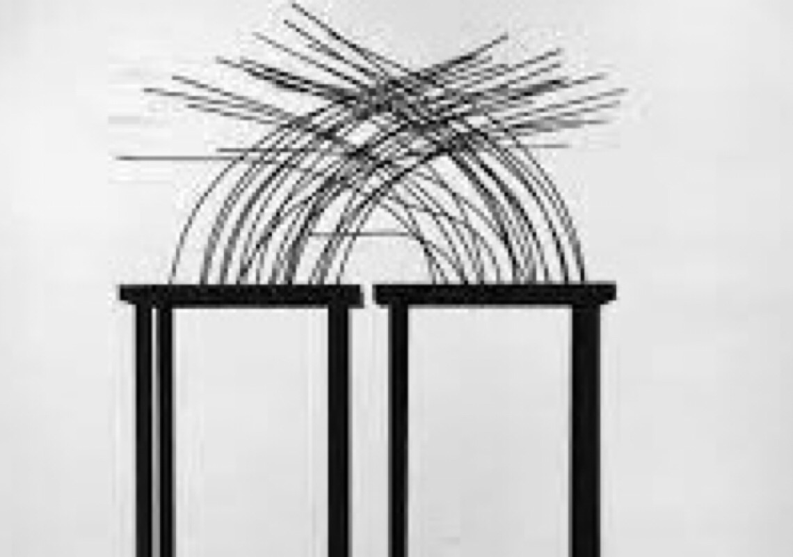 Museu de Arte de Brasília restaura a escultura ”O Beijo”