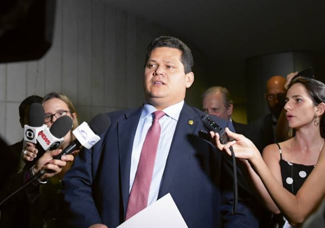Por rejeição a Mendonça, Alcolumbre impede funcionamento do CNMP