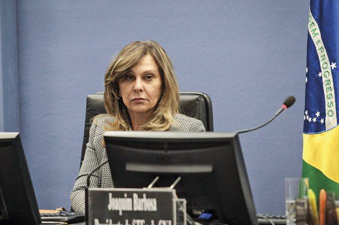 A procuradora de Bolsonaro e o corte no microfone