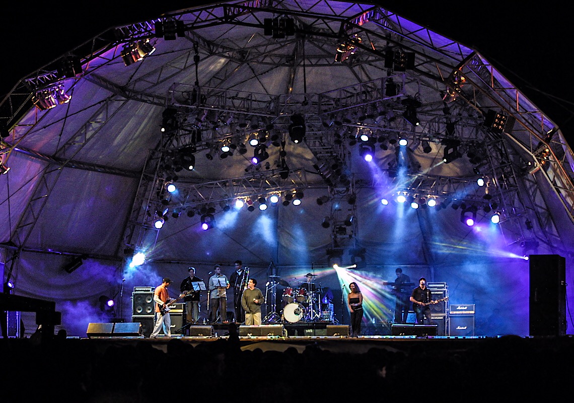 Porão do Rock no Cine Drive-In em Brasília dá ritmo ao fim de semana
