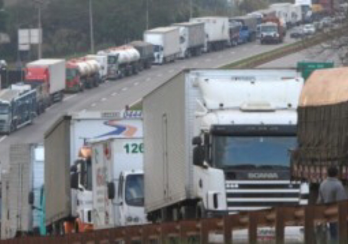 Sem dinheiro, governo deixa auxílio-diesel para caminhoneiros só no papel