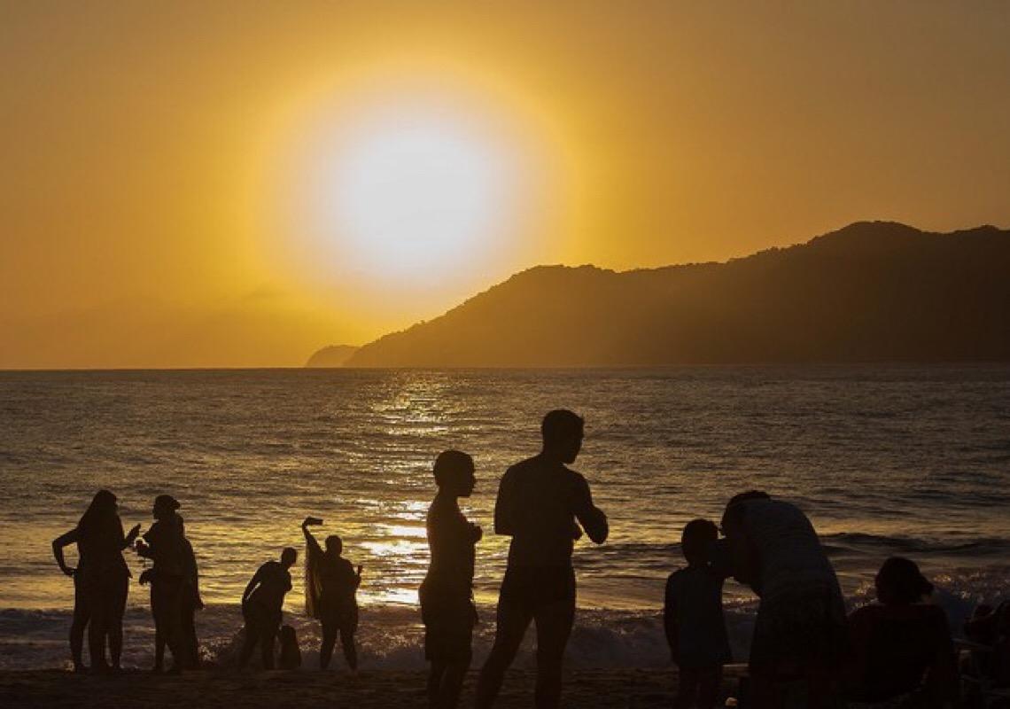 Vivências no litoral dominam memória de férias do brasileiro, indica pesquisa