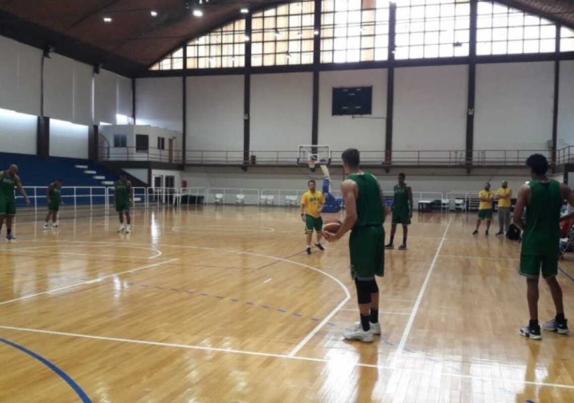 Seleção masculina de basquete inicia novo ciclo com Gustavinho no comando
