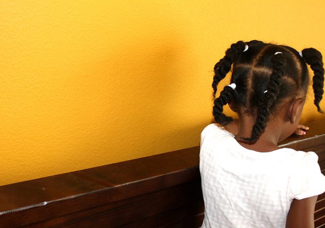Menina tem as tranças cortadas por colega em escola de Santa Catarina