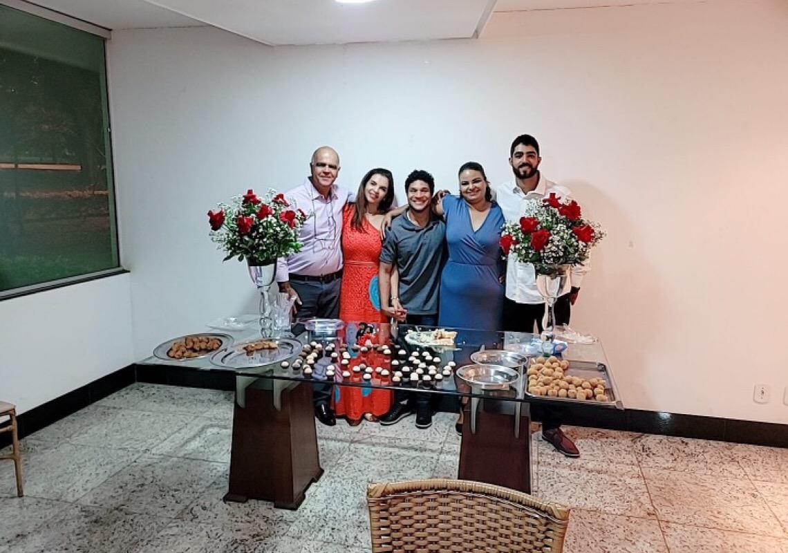 Jovens vanguardistas na adoção dos sobrenomes das suas esposas: Lucas Vicente Vieira e Felipe Vital