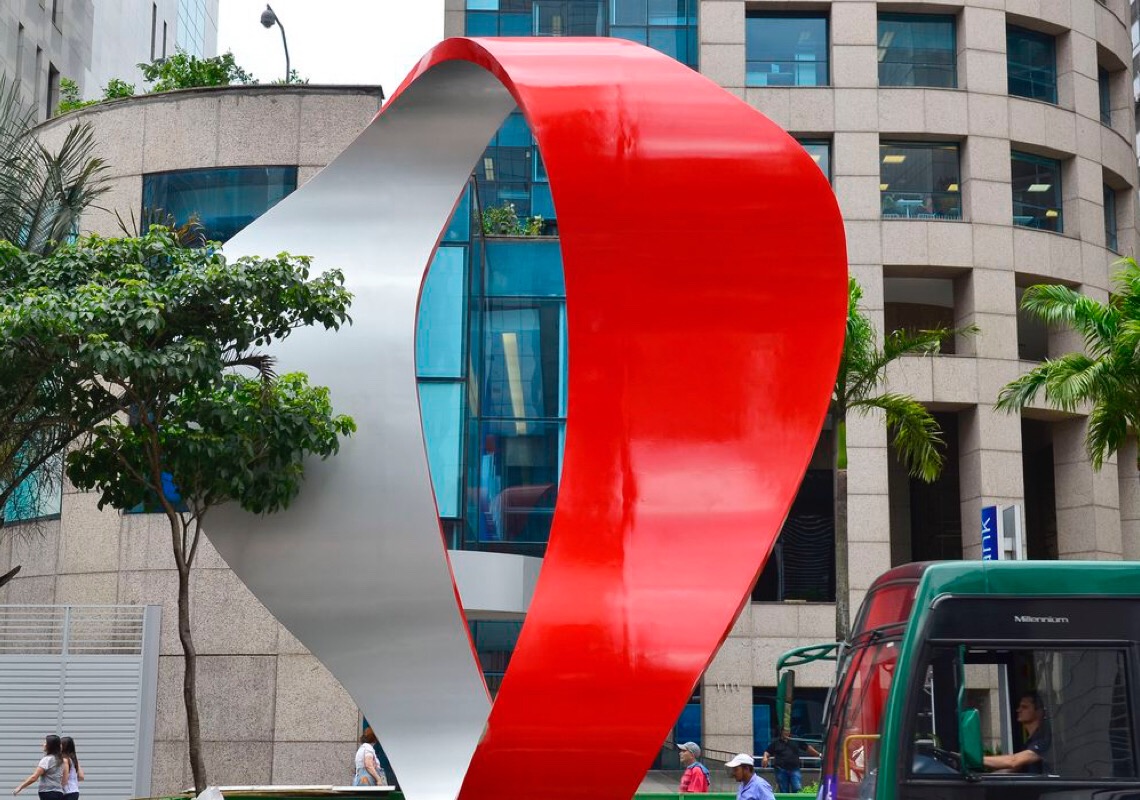 Avenida Paulista terá coral e desfile de carros antigos para celebrar 130 anos