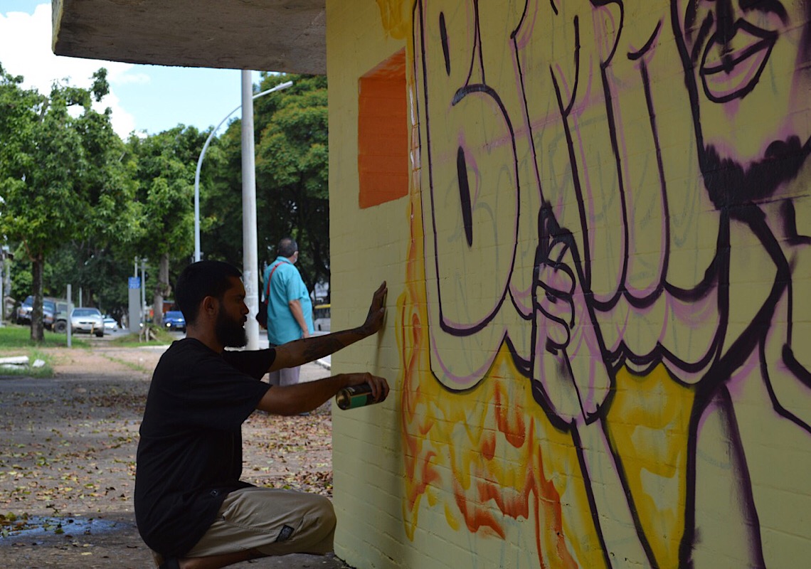 Grafite muda a paisagem da avenida W3 Sul