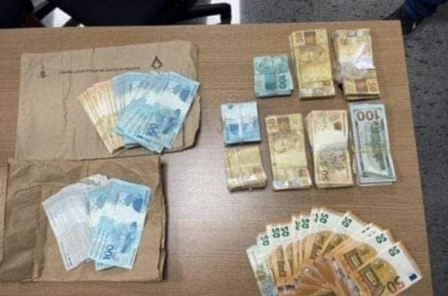 PCDF acha R$ 110 mil na casa de servidores fantasmas de gabinete de deputado distrital