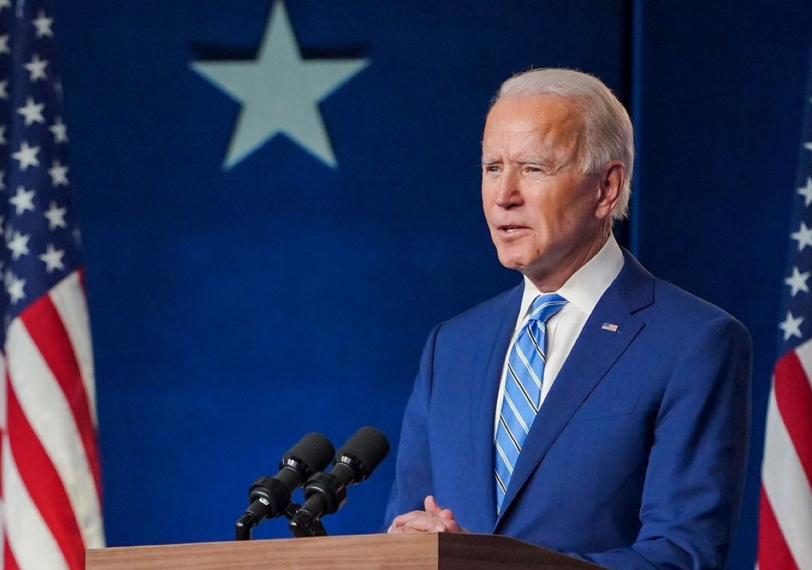 Biden revoga restrições de viagens a países africanos impostas devido à Ômicron