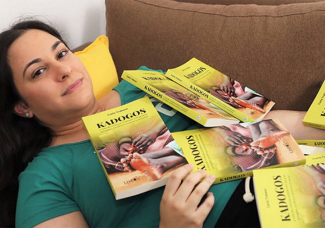 Carla Trabazo relata trabalho de combatentes em Uganda