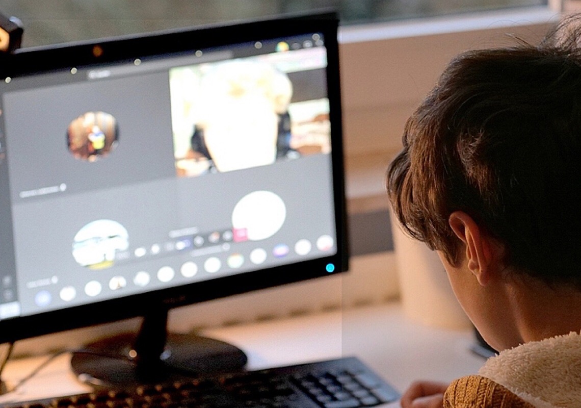 Uso excessivo de telas afeta a saúde mental de crianças, aponta estudo