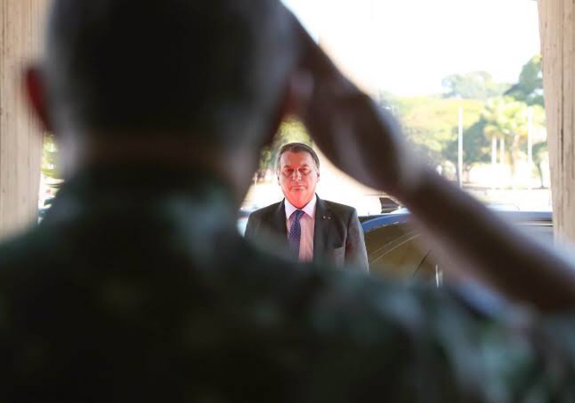 Os três duros recados dos militares para Jair Bolsonaro