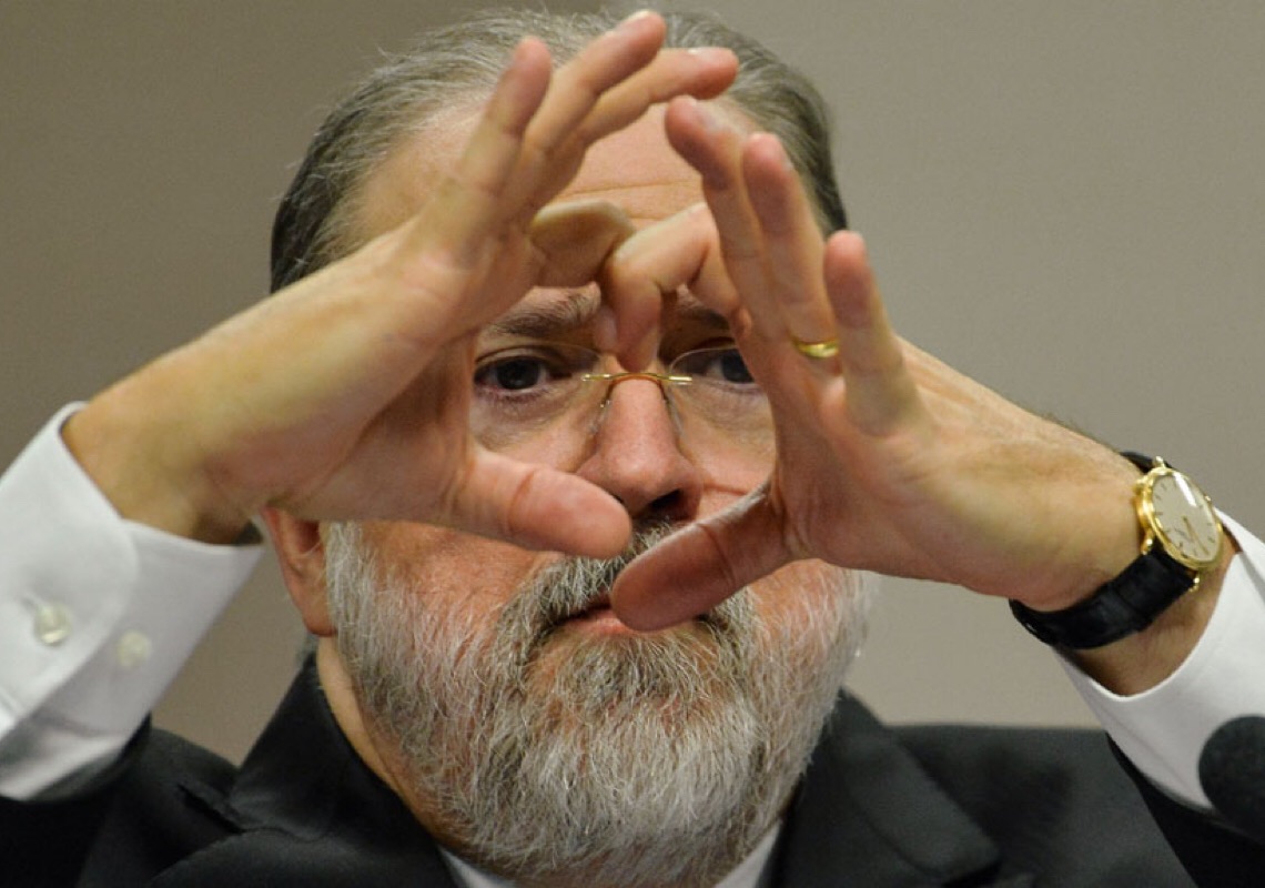 Aras se confirma como novo engavetador-geral da República