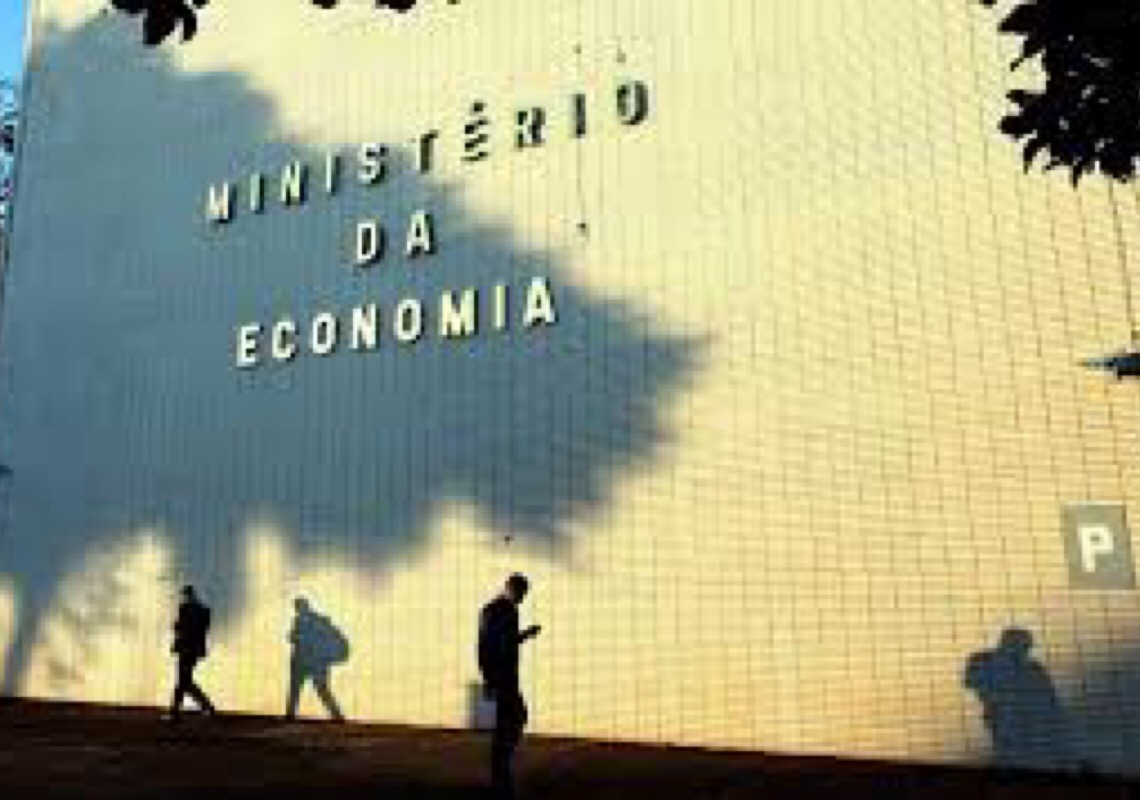 Dois secretários e um diretor do Ministério da Economia pedem demissão do cargo