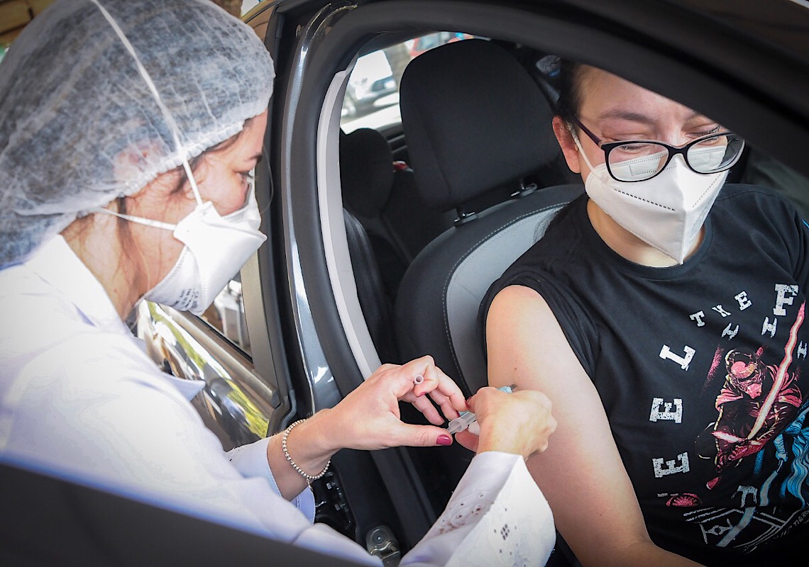 UBS 1 da Asa Sul abre drive-thru noturno para vacinação de adultos