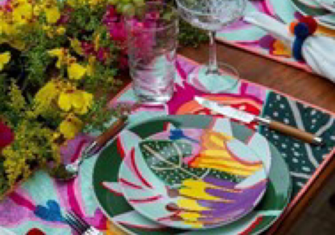 Mesa posta para o verão: 5 dicas práticas de decoração da Tok&Stok com destaques para flora brasileira