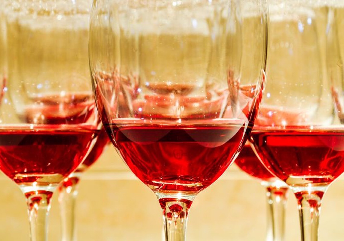 Com crescimento de 35%, vinhos rosés são os preferidos do verão