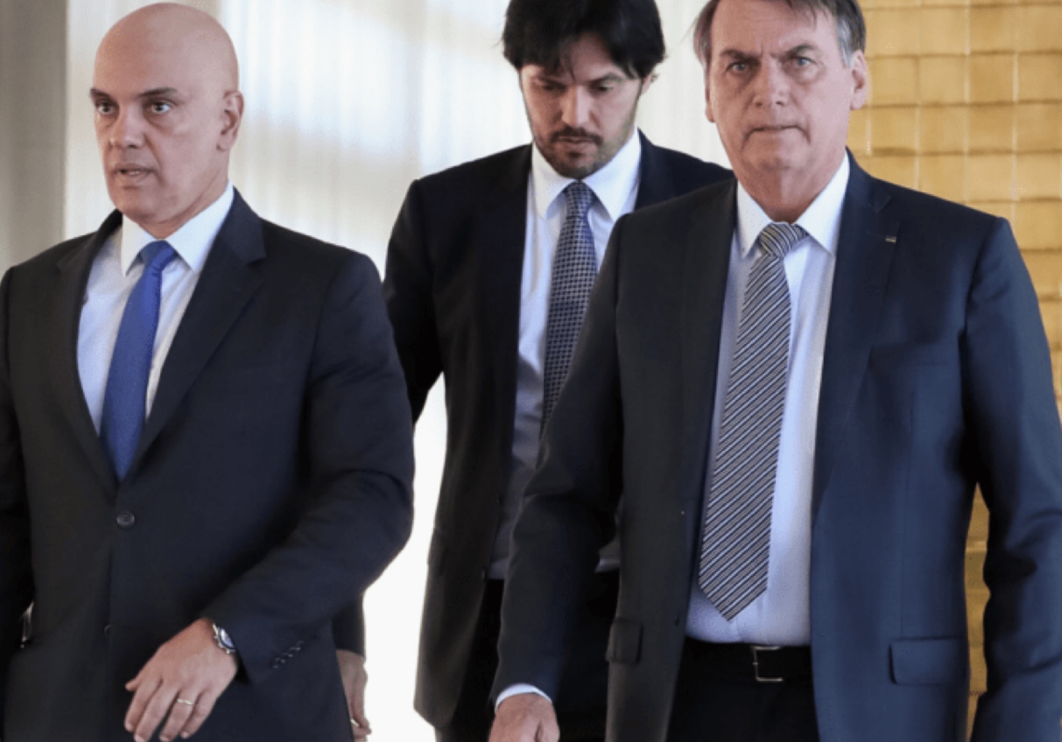 Bem-vindo à vida civil, Bolsonaro. O marco começa hoje