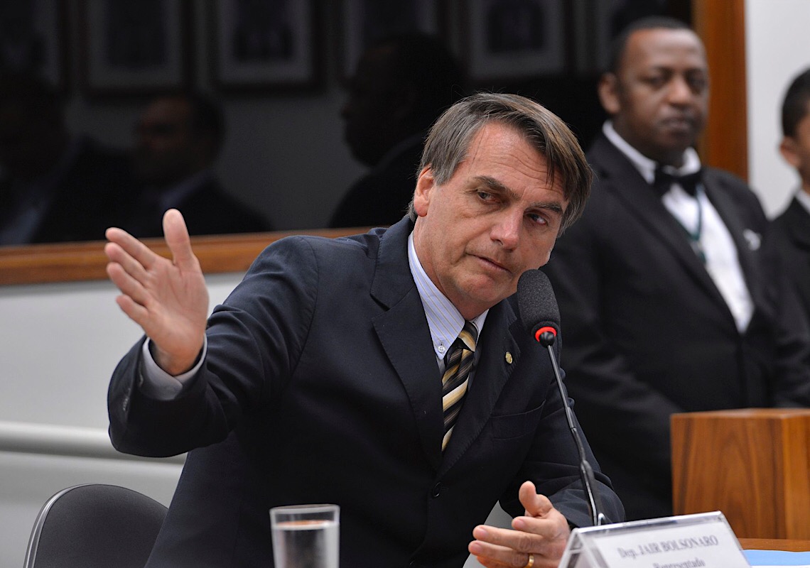 Setor químico vai à Justiça por isenção fiscal prometida por Bolsonaro