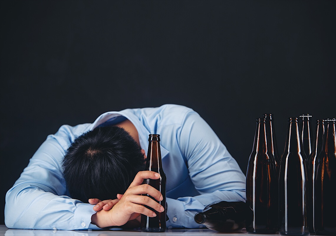 Dia nacional do combate ao alcoolismo: Psicólogo alerta para os sinais da doença