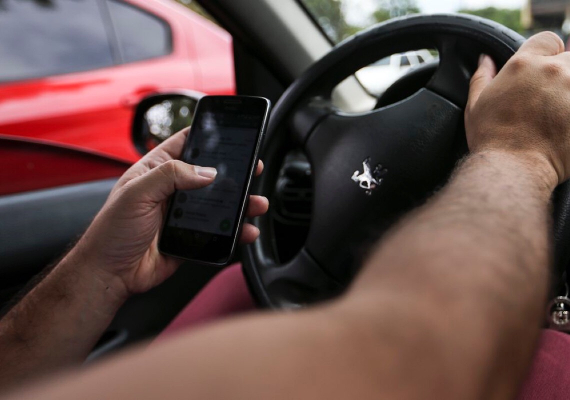 Maio Amarelo: Associação alerta para riscos do celular ao volante