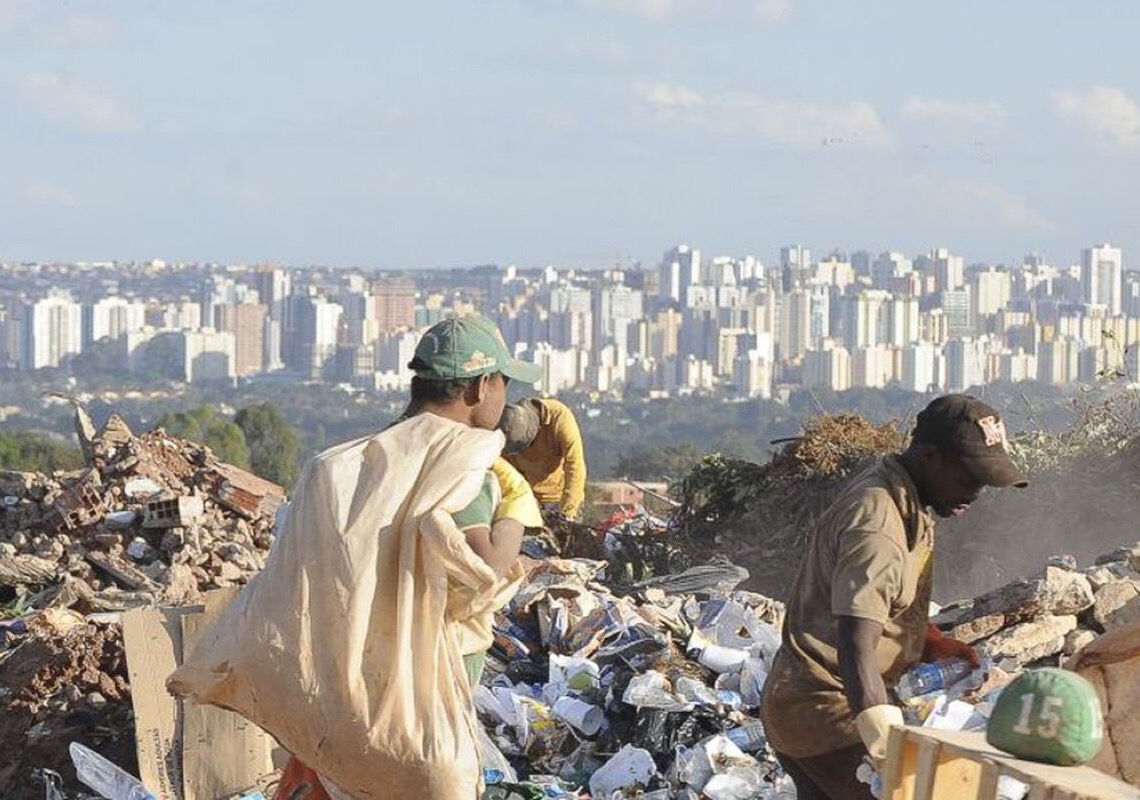 'Bolsolão do lixo' vira um dos assuntos mais comentados do Twitter