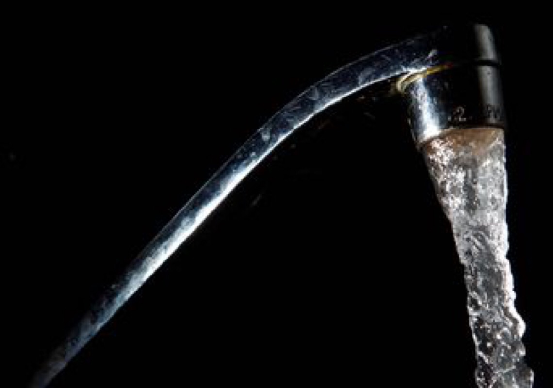 Estados Unidos emitem novos alertas para “químicos eternos” em água potável