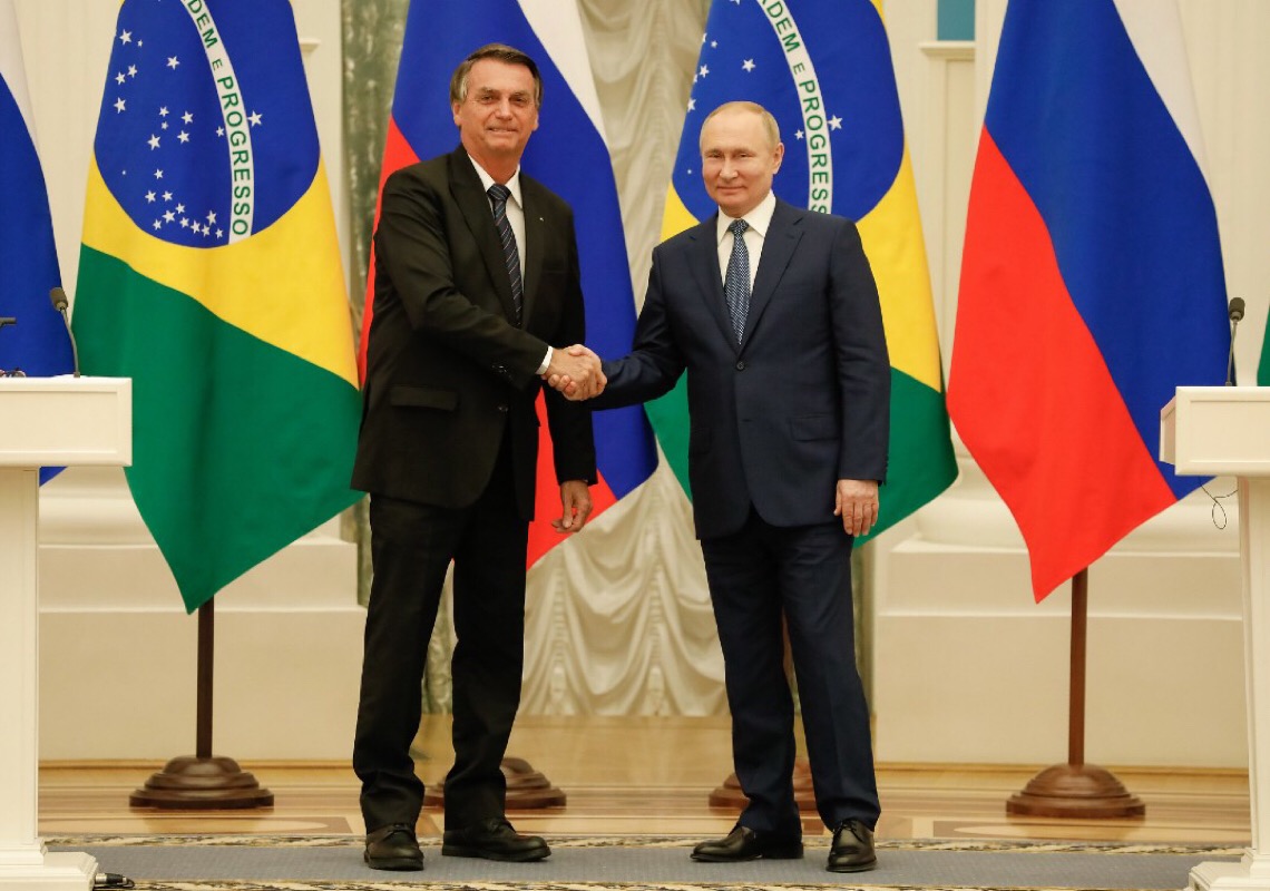 Putin garante a Bolsonaro que Rússia manterá fornecimento ininterrupto de fertilizantes ao Brasil