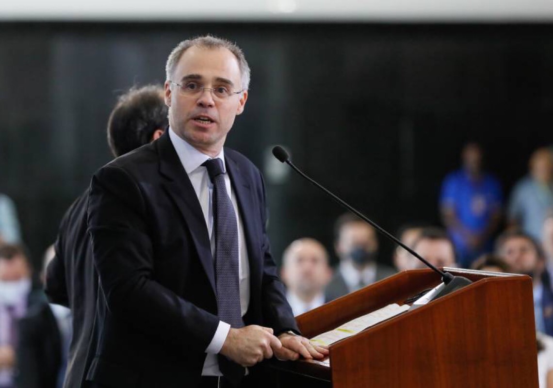 André Mendonça diz que 'não há debate sobre ruptura nos três Poderes'