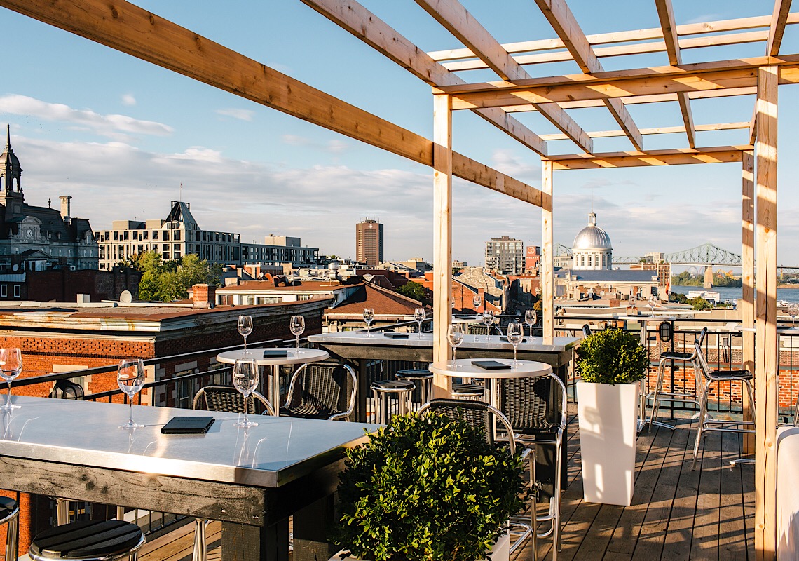 Booking.com recomenda 7 destinos com festivais para curtir no segundo semestre