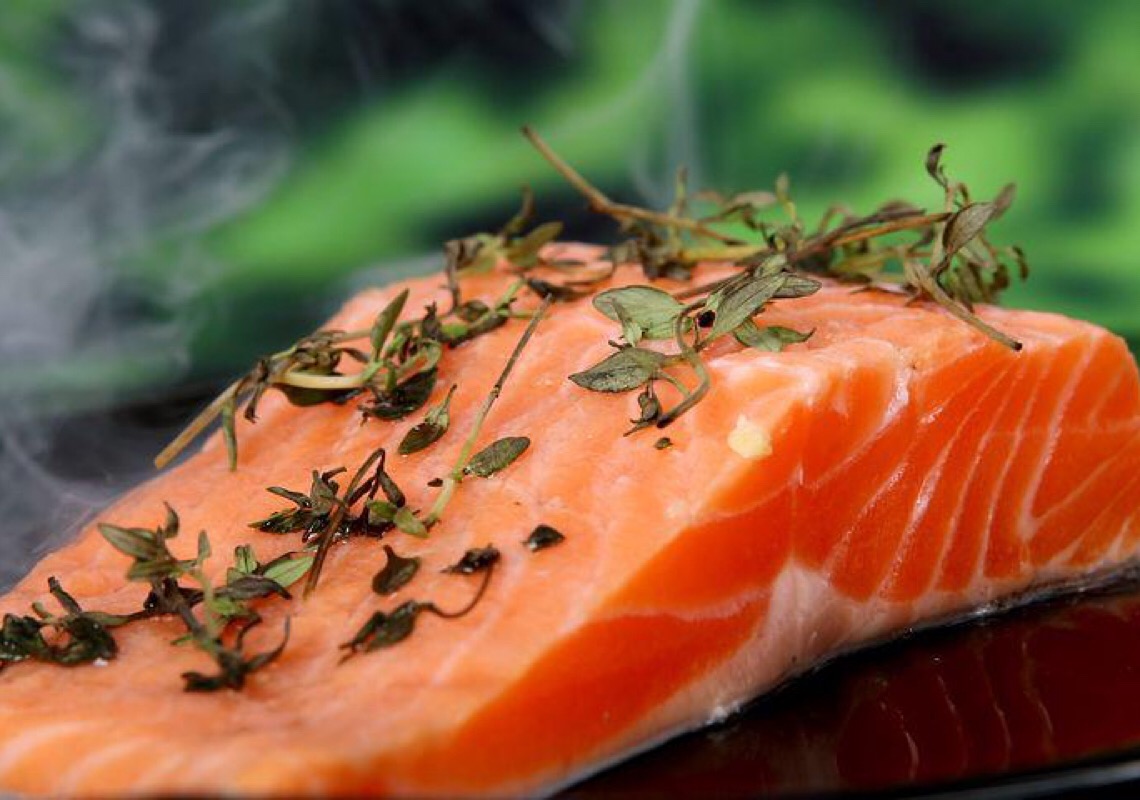 Salmão pode ser incluído na dieta de maneira saudável e sustentável