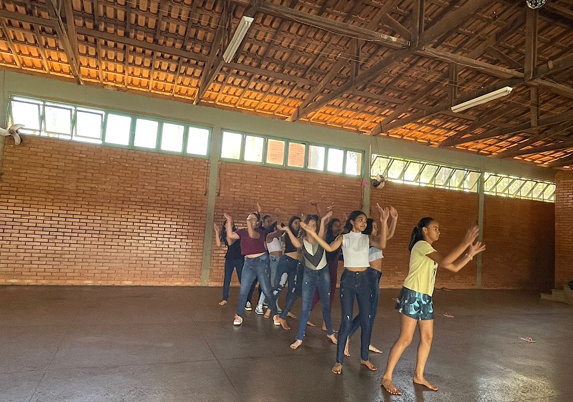Grupo de dança de Nova Veneza estreia com apresentação da tradicional tarantela na abertura do Festival Italiano