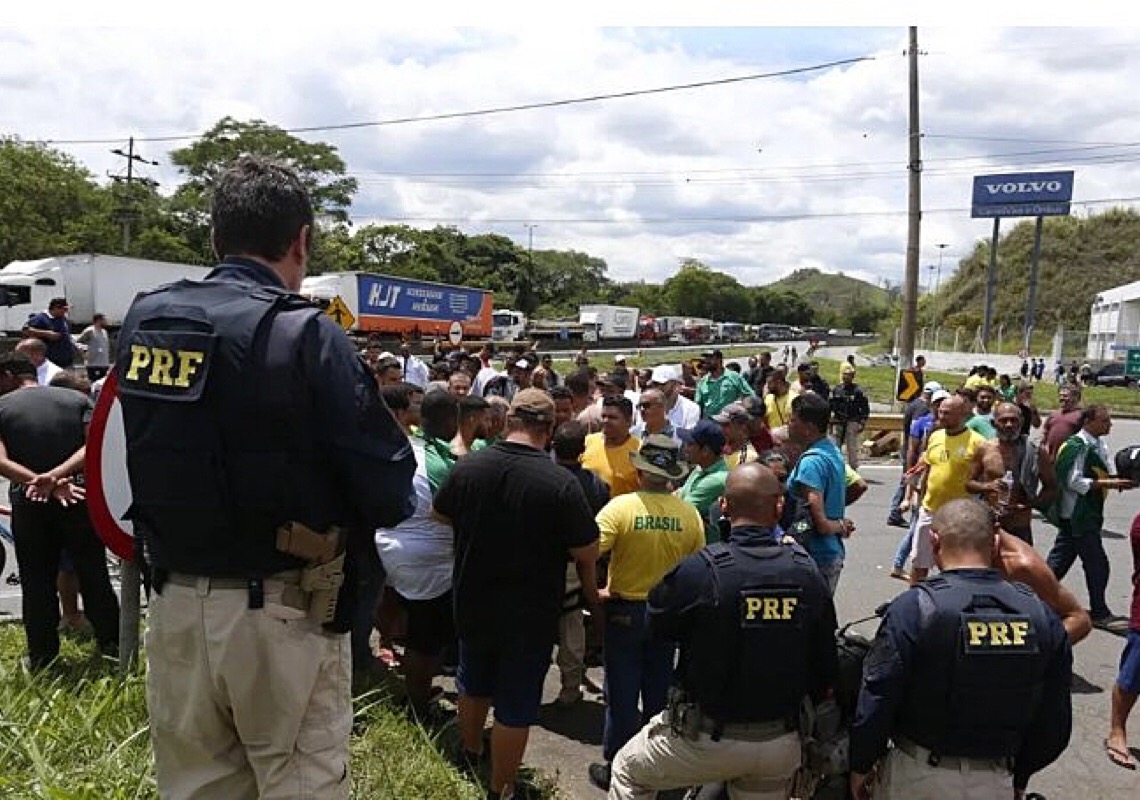 Sociopatas se divertem enganando as pessoas em manifestações