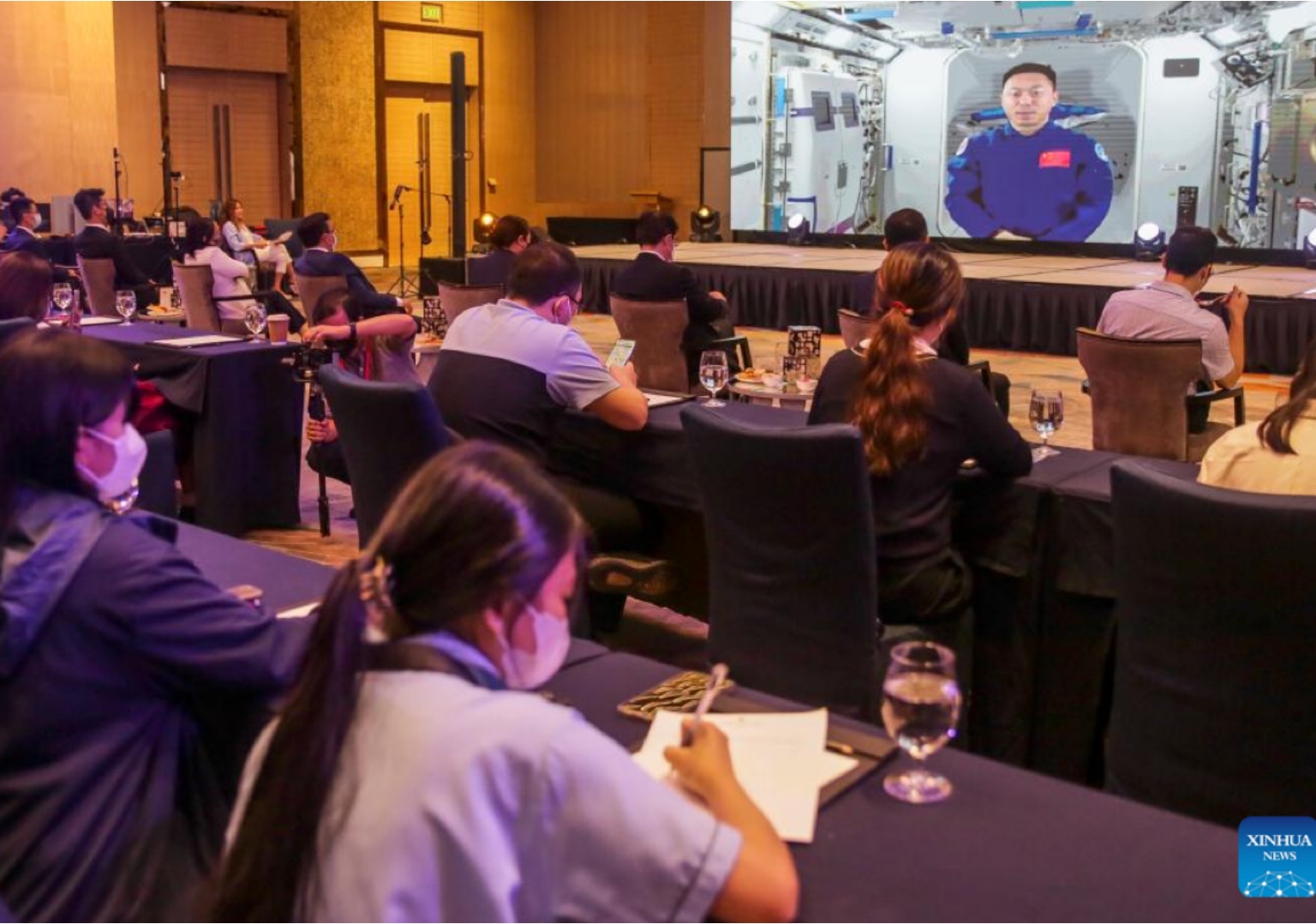 Conversar com taikonautas chineses inspira o sonho espacial da juventude