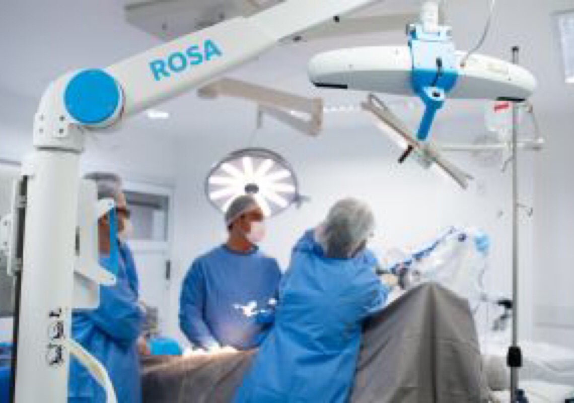 Cirurgia robótica avança no Brasil e robô registra mais de mil procedimentos
