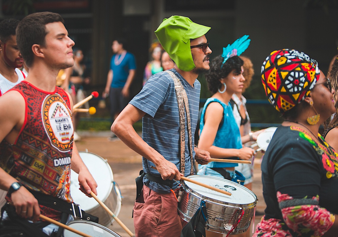 Escola Carnavalesca abre a primeira chamada para apoio a grupos artísticos