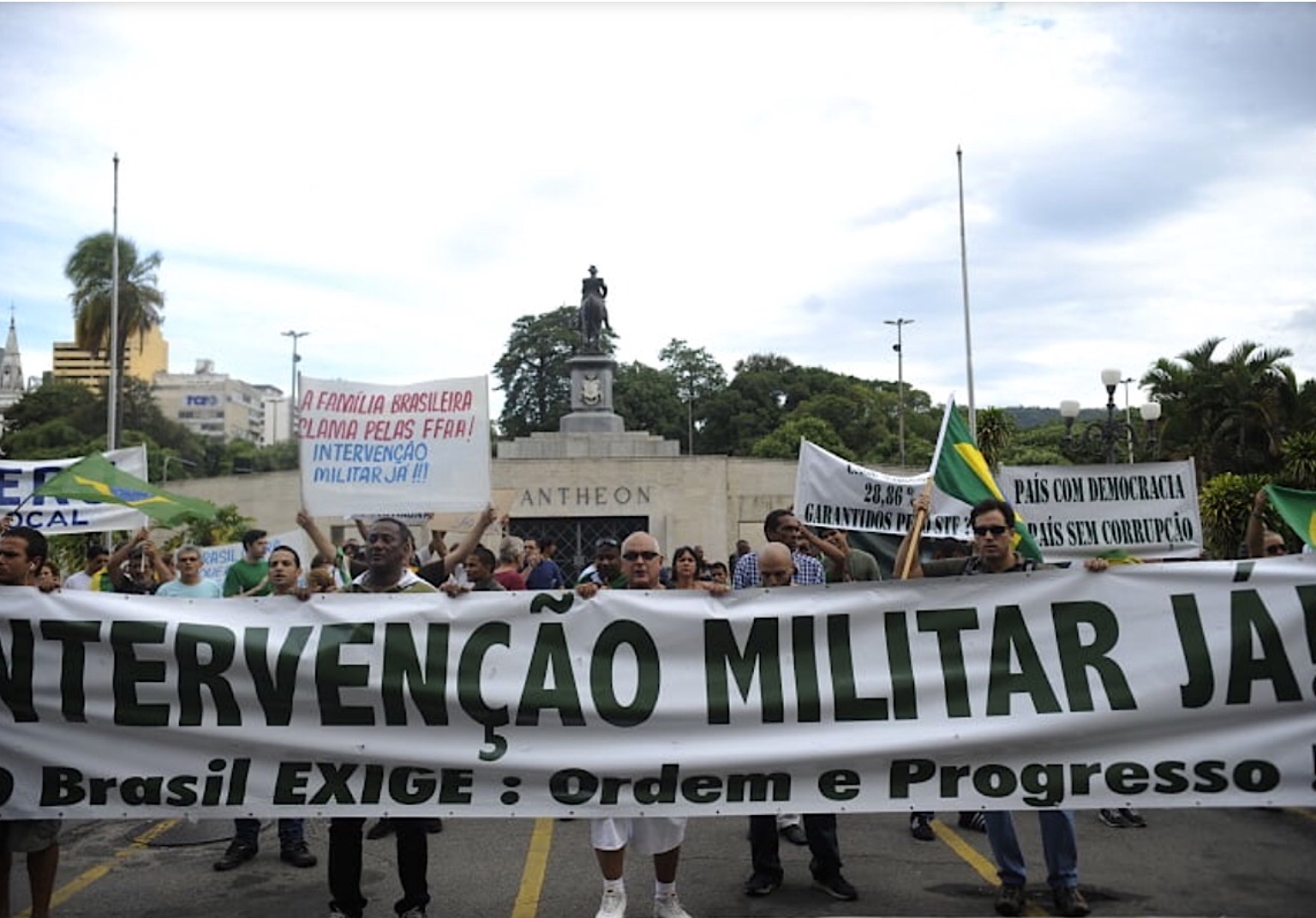 Em todos os momentos da história do país, golpes nunca trouxeram resultados positivos