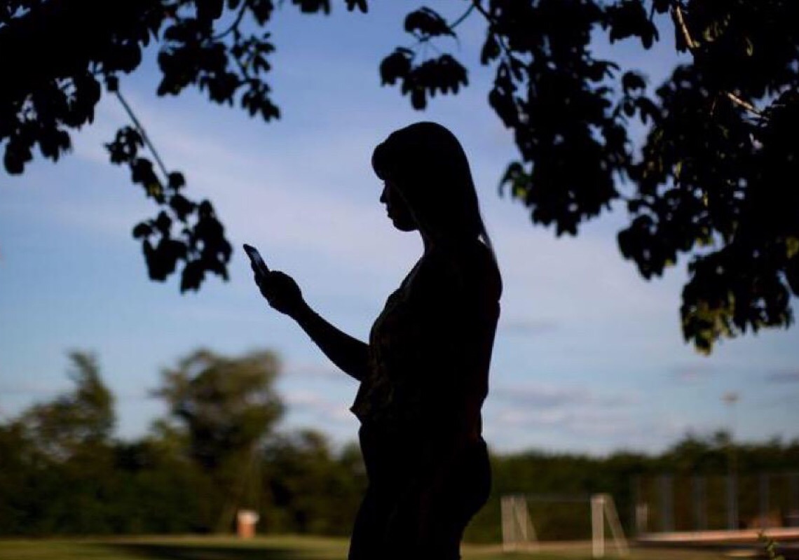 Relatório da OMS destaca estratégias de segurança para crianças na internet