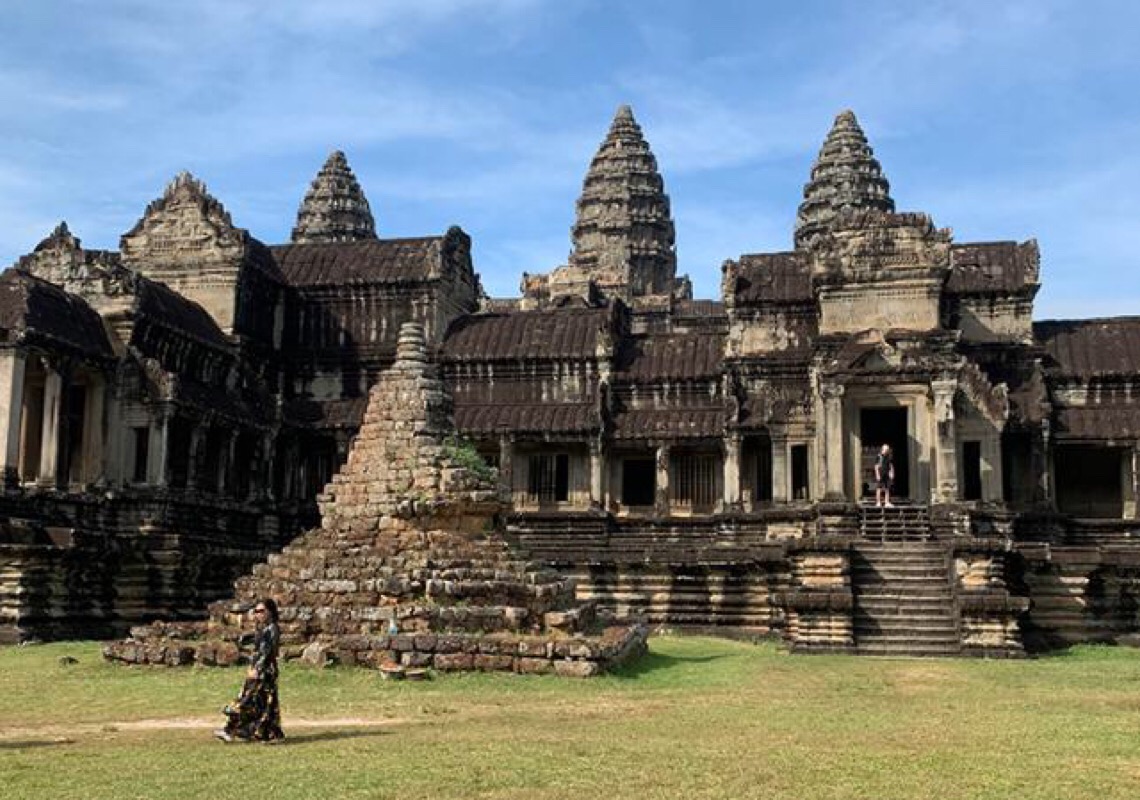 Camboja se alegra com o retorno gradual de turistas estrangeiros ao famoso Angkor