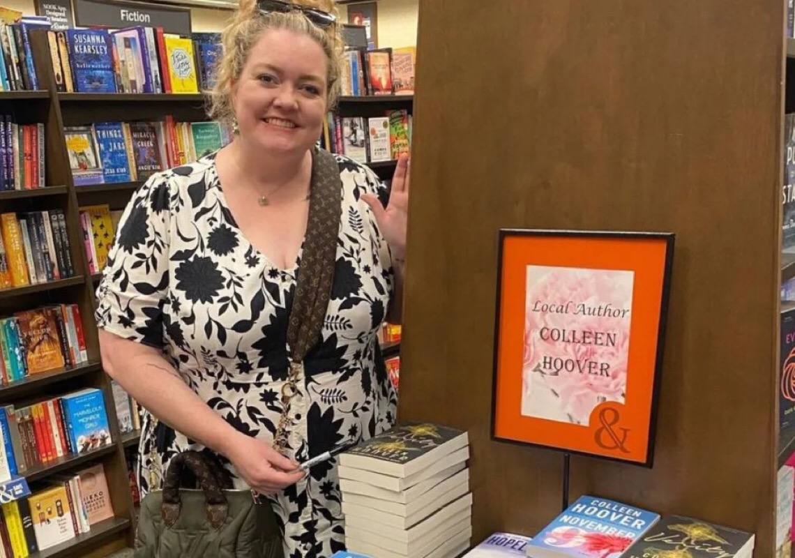 Colleen Hoover lidera lista de livros mais vendidos no Brasil
