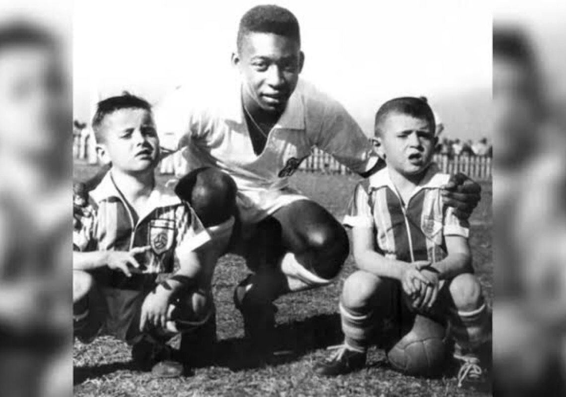 O Imortal Rei Pelé dedica o gol 1000 às crianças pobres do Brasil