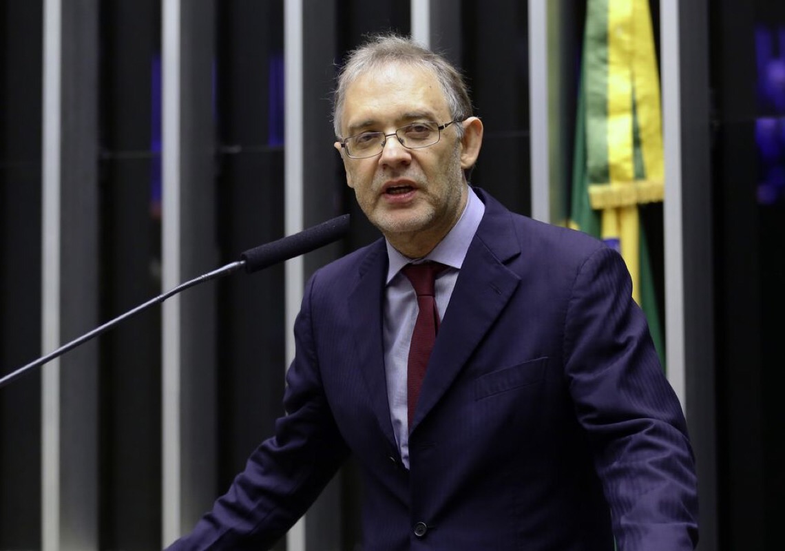Imortal Marco Lucchesi é indicado para Biblioteca Nacional