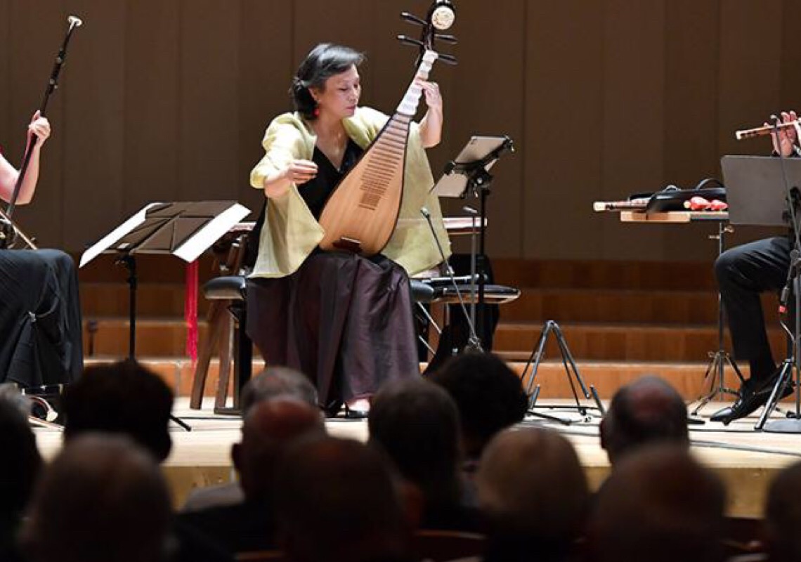 Música clássica chinesa cativa antiga cidade suíça