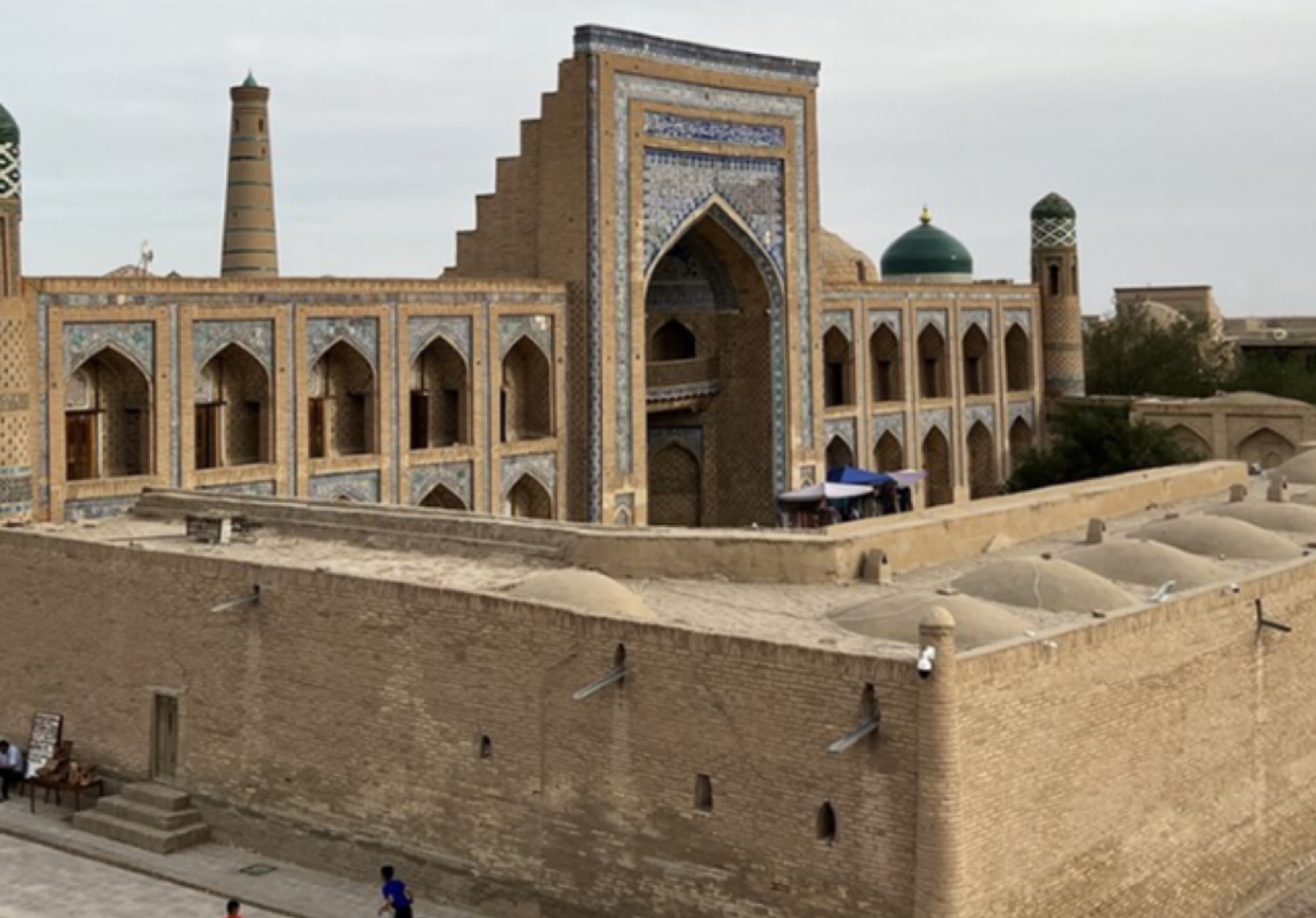 Com experiência chinesa, antiga cidade uzbeque é iluminada com beleza consagrada pelo tempo