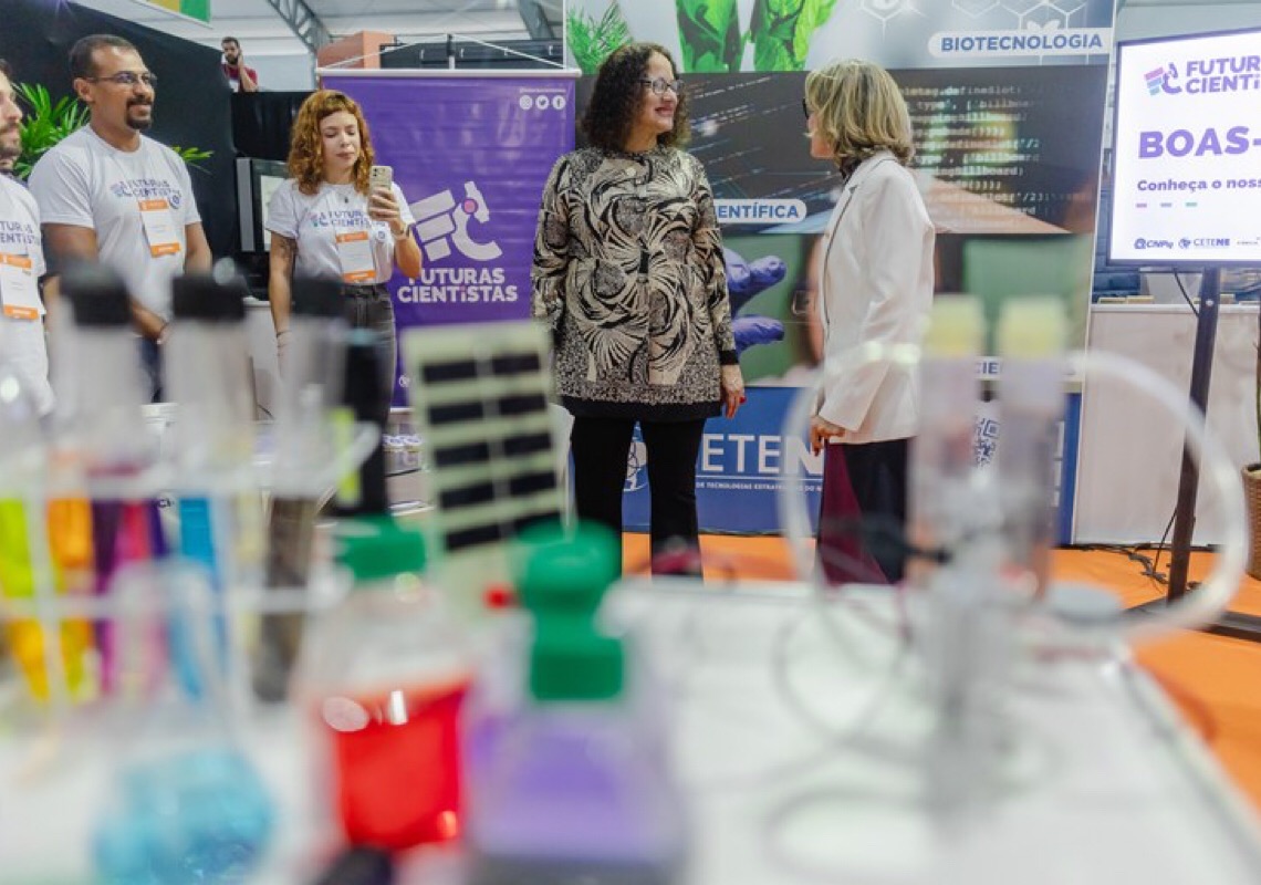 Programa Futuras Cientistas tem 470 vagas para alunas e professoras