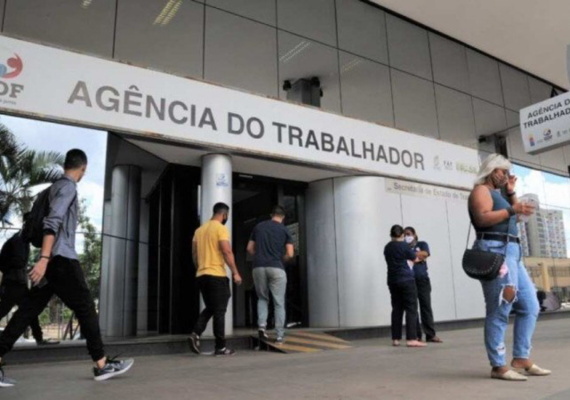 Semana começa com 142 vagas de emprego para pessoas com deficiência