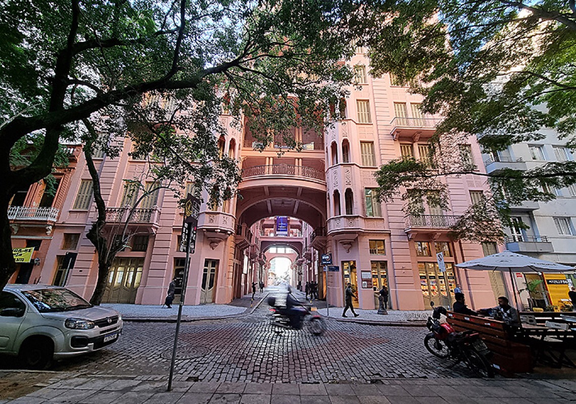 Casa de Cultura Mario Quintana celebra seus 33 anos com mostra sobre o poeta e o antigo hotel Majestic