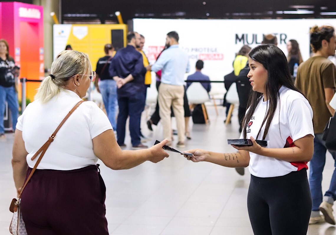Estação Galeria recebe primeira ação da campanha “Mulher, não se Cale!”