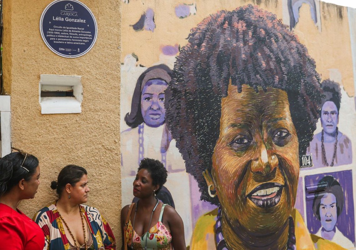 Casa onde viveu Lélia Gonzalez recebe placa em sua homenagem