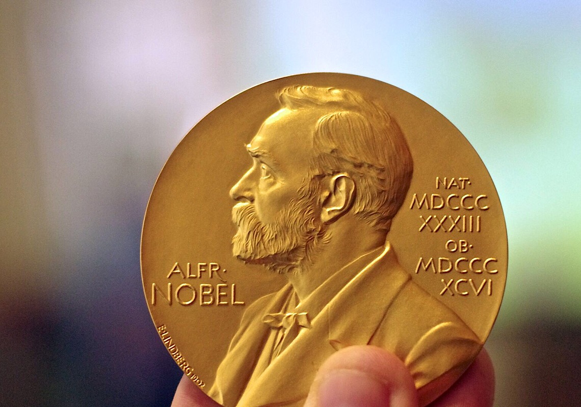 Prêmio Nobel de Medicina é atribuído aos desenvolvedores de vacina para Covid-19